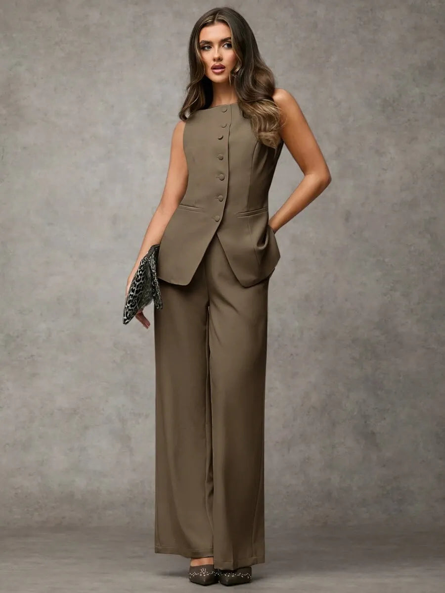 Conjunto de top sin mangas y pantalones
