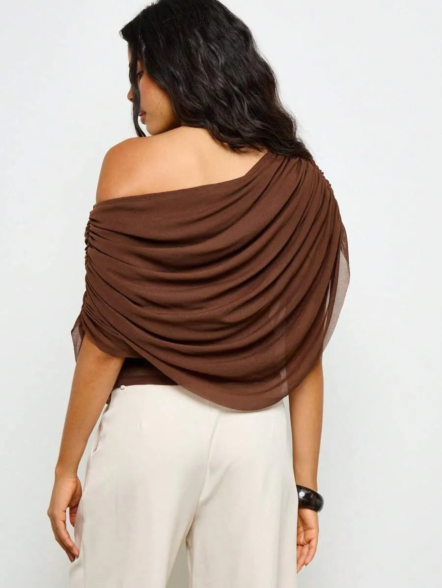 Blusa elegante asimétrica con hombros descubiertos,