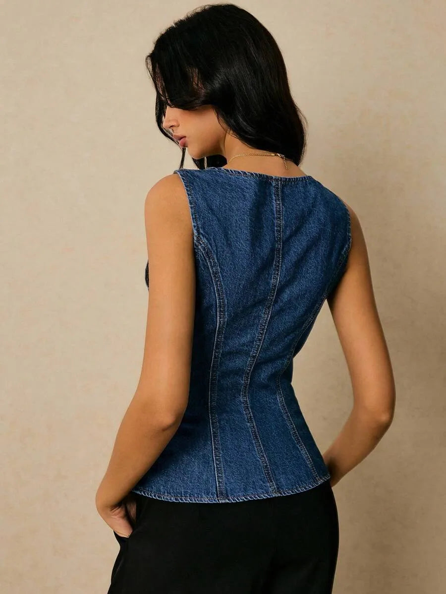 Camiseta de tirantes vaquera con cintura ceñida