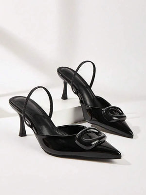 Tacones de aguja con hebilla