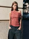 Top ajustado con rayas diagonales