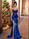 Vestido de cola de sirena con abertura lateral