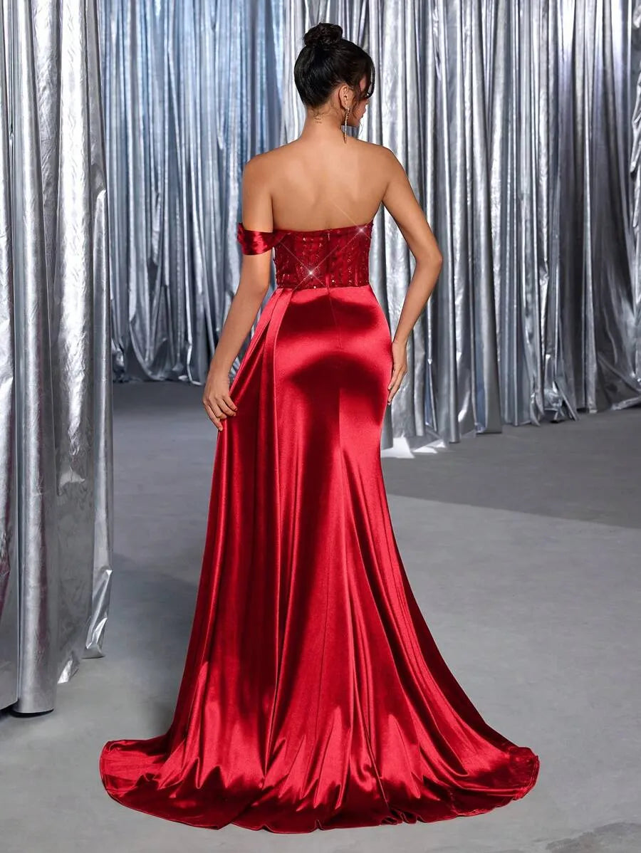 Vestido de satén elástico fruncido con abertura lateral