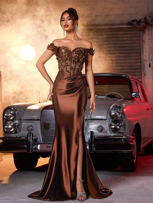 Elegante y lujoso vestido con hombros descubiertos, tela floral 3D