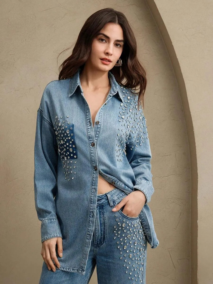 Camisa de mezclilla vintage adornada con tachuelas
