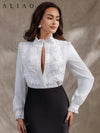 Camisa con cuello de encaje con volantes