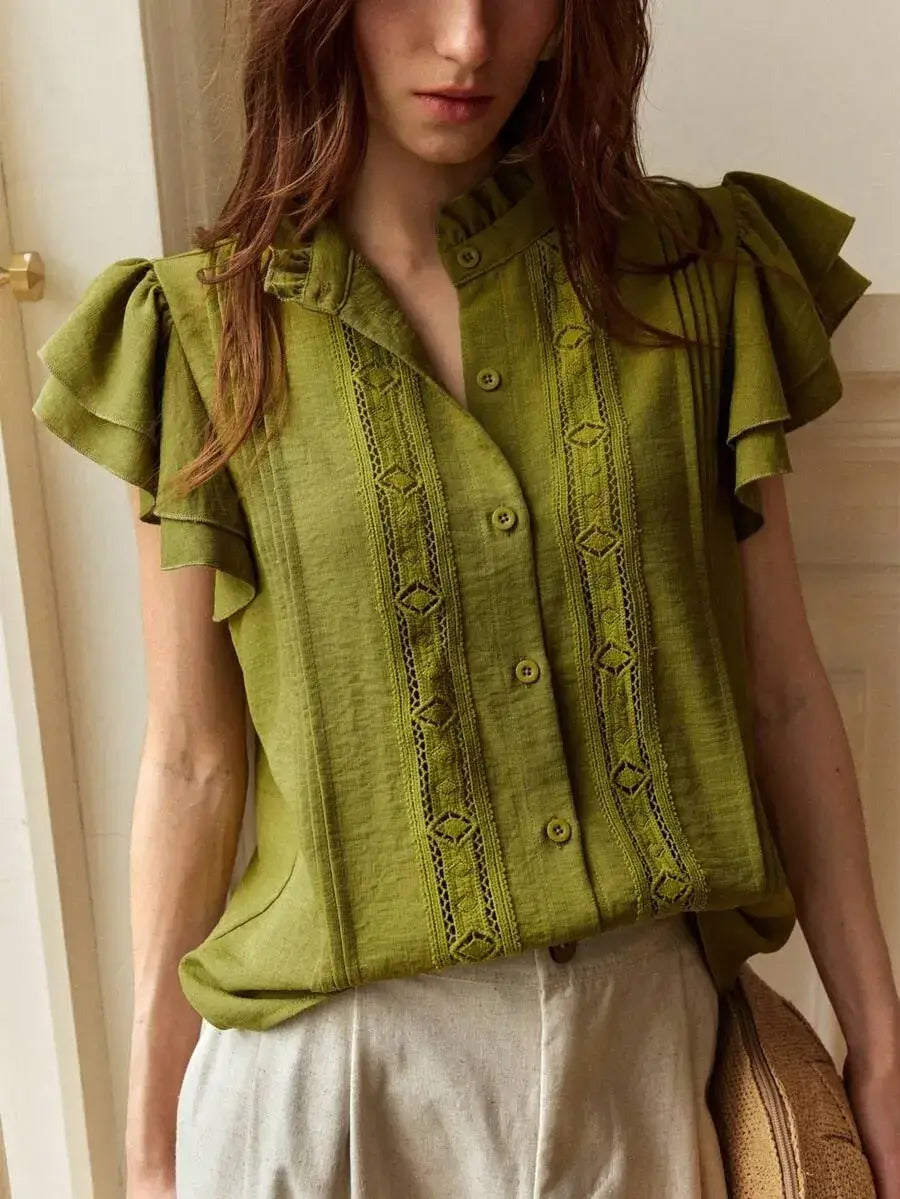 Blusa con cuello con volantes