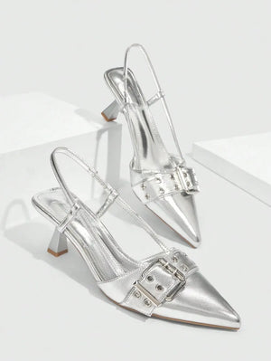 Tacones Stiletto con punta afilada y hebilla de metal