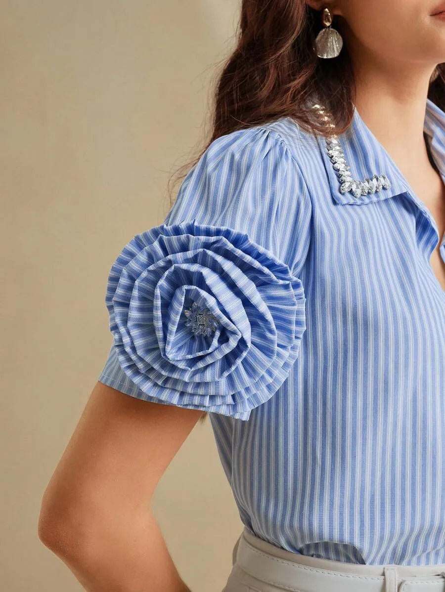 Camisa con cuello de flores 3D y decoración de rhinestones