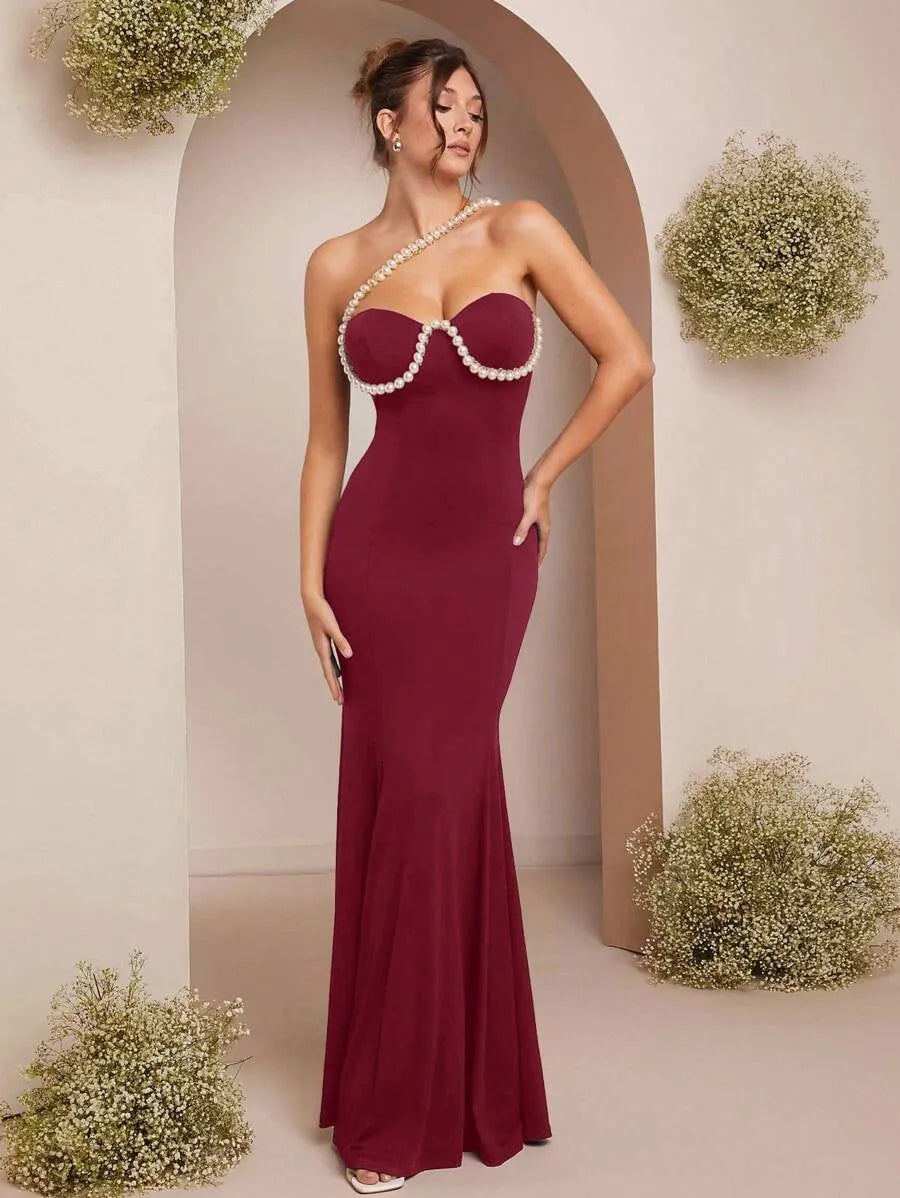 Vestido sirena con corsé realzado con perlas falsas