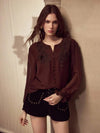 BLUSA CON APLICACIONES DE GASA