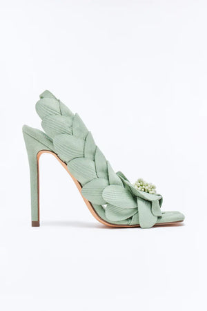 Zapato detalle petalos