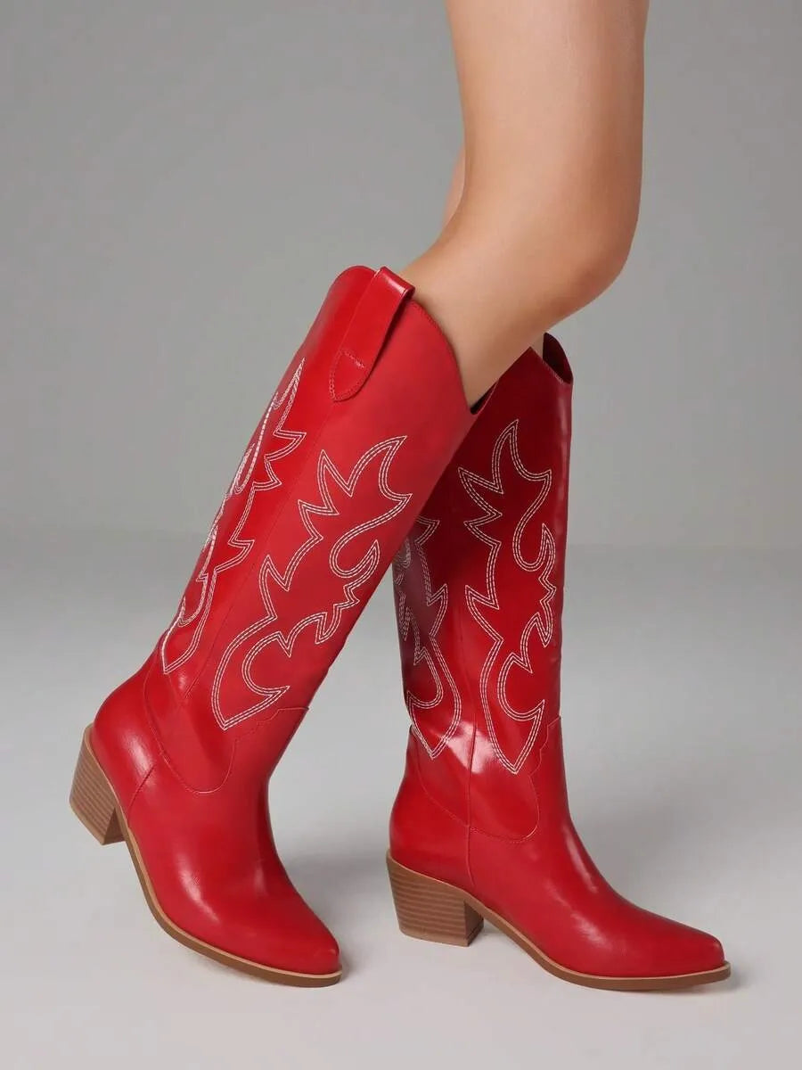 Botas altas hasta la rodilla con bordados