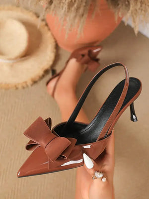 Zapatos de tacón alto con punta afilada