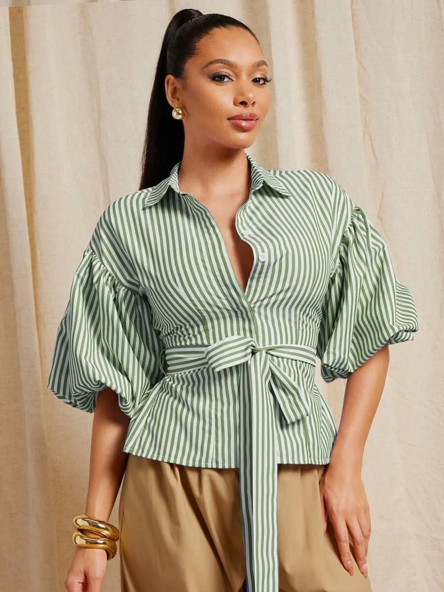 Camisa de oficina con mangas abullonadas