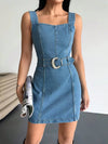 Vestido vaquero corto de verano informal con cuello cuadrado