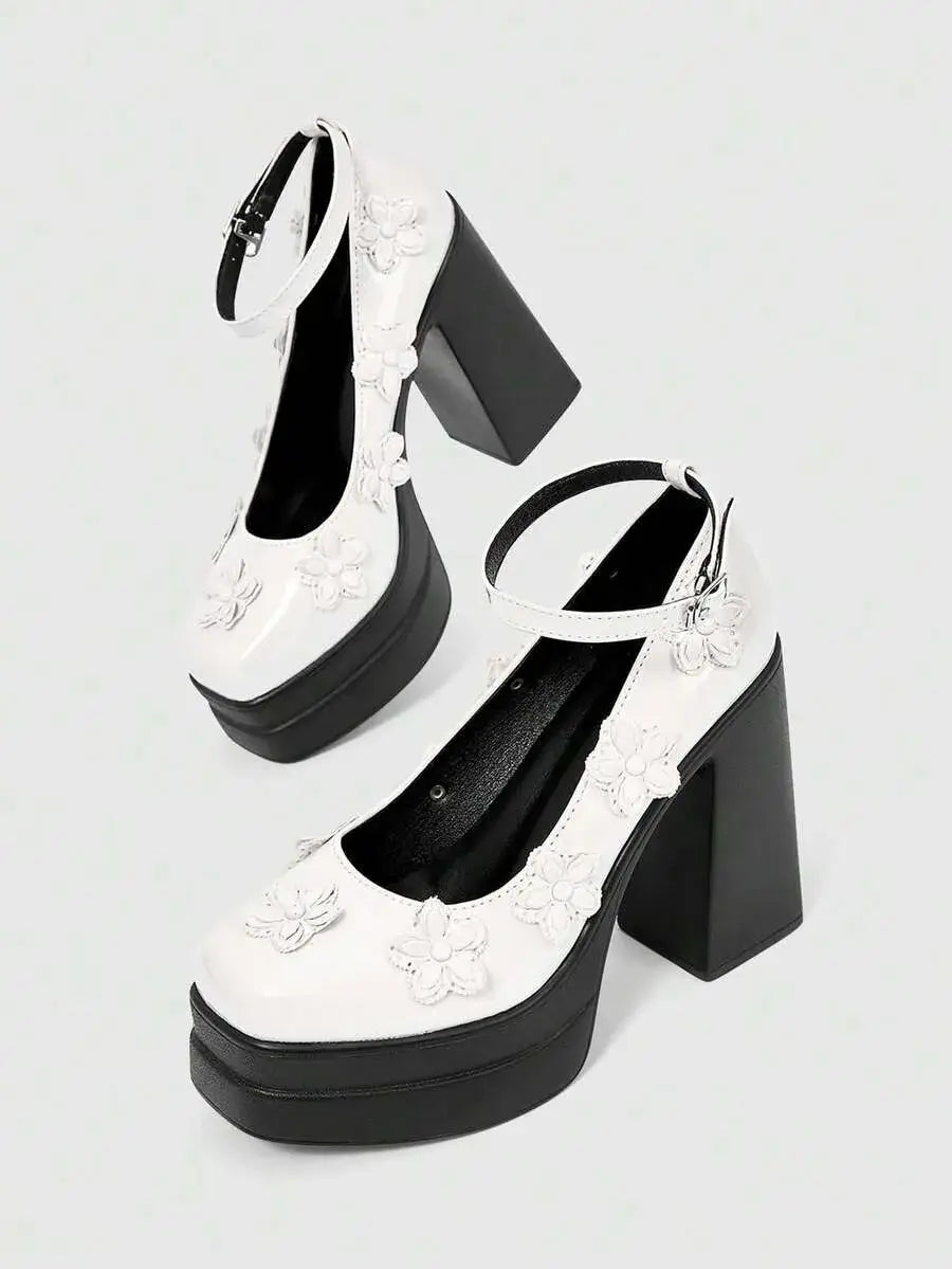 Zapatos tacones altos de  textura y brillantes
