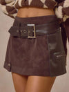 Minifalda con detalles de hebilla de cuero sintético