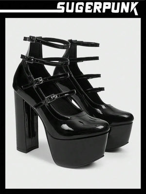 Tacones altos con diseño de hebilla