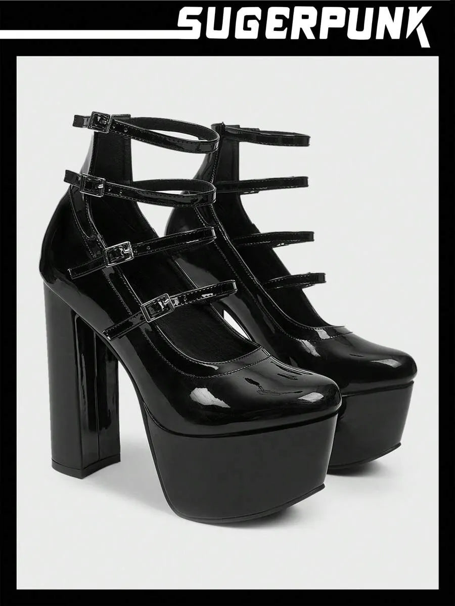 Tacones altos con diseño de hebilla