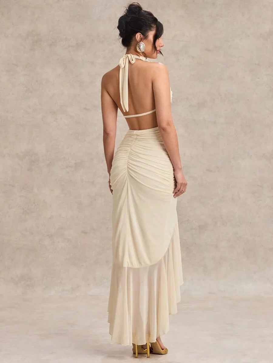 Vestido largo elegante de mujer con escote en V profundo