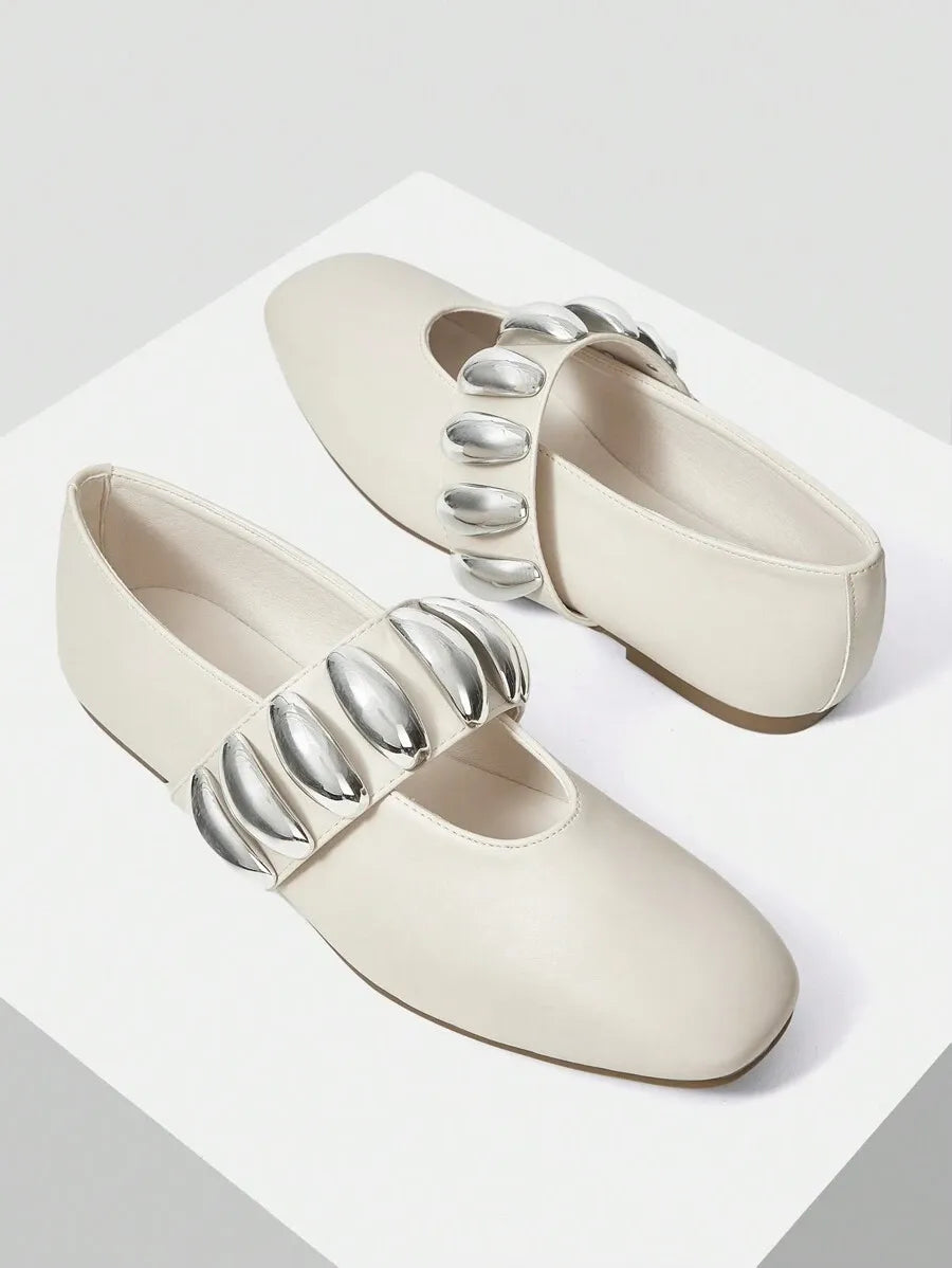 ZAPATOS PLANOS DECORATIVOS DE PLATA