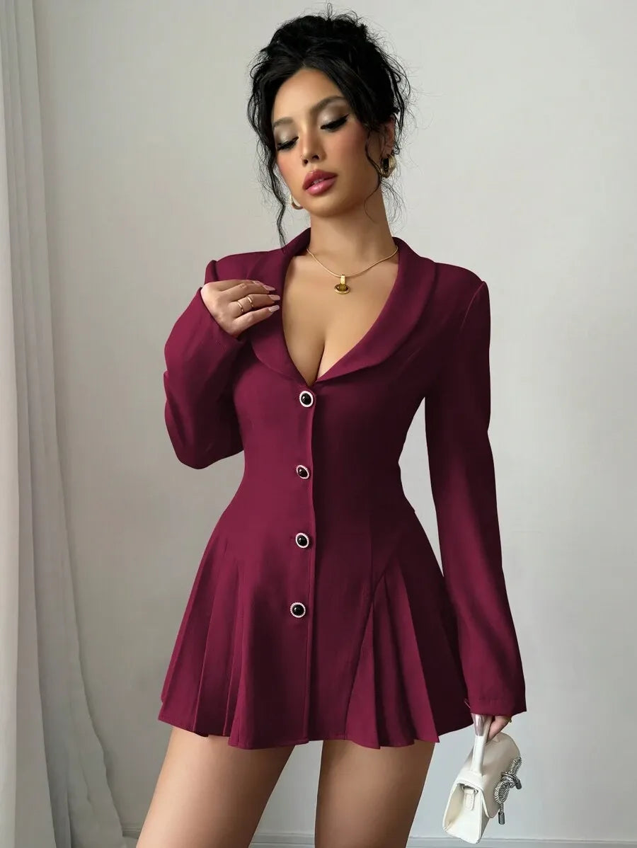 Vestido elegante de mujer con cuello en forma de corazón
