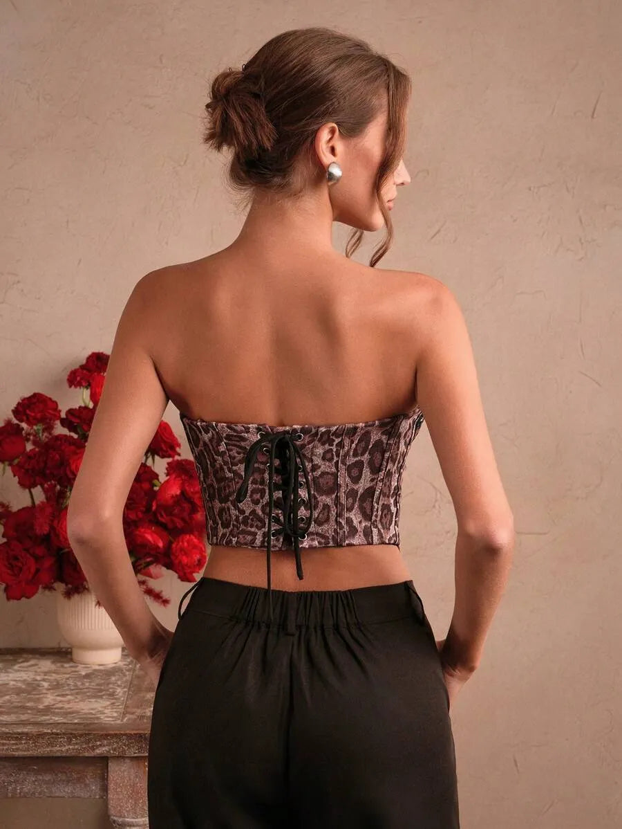Top de encaje con parches y estampado de leopardo