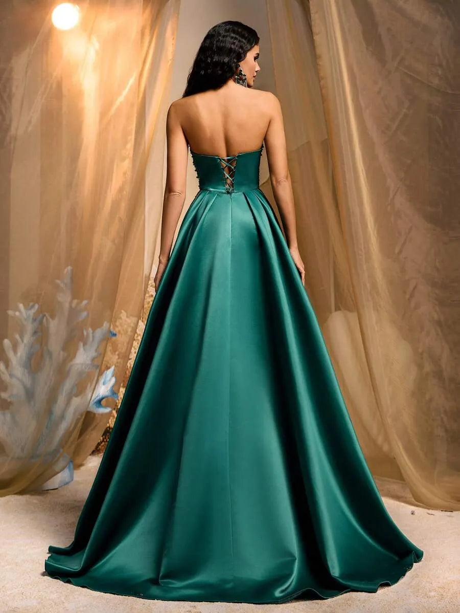 Vestido lujoso bustier abullonado de color verde esmeralda