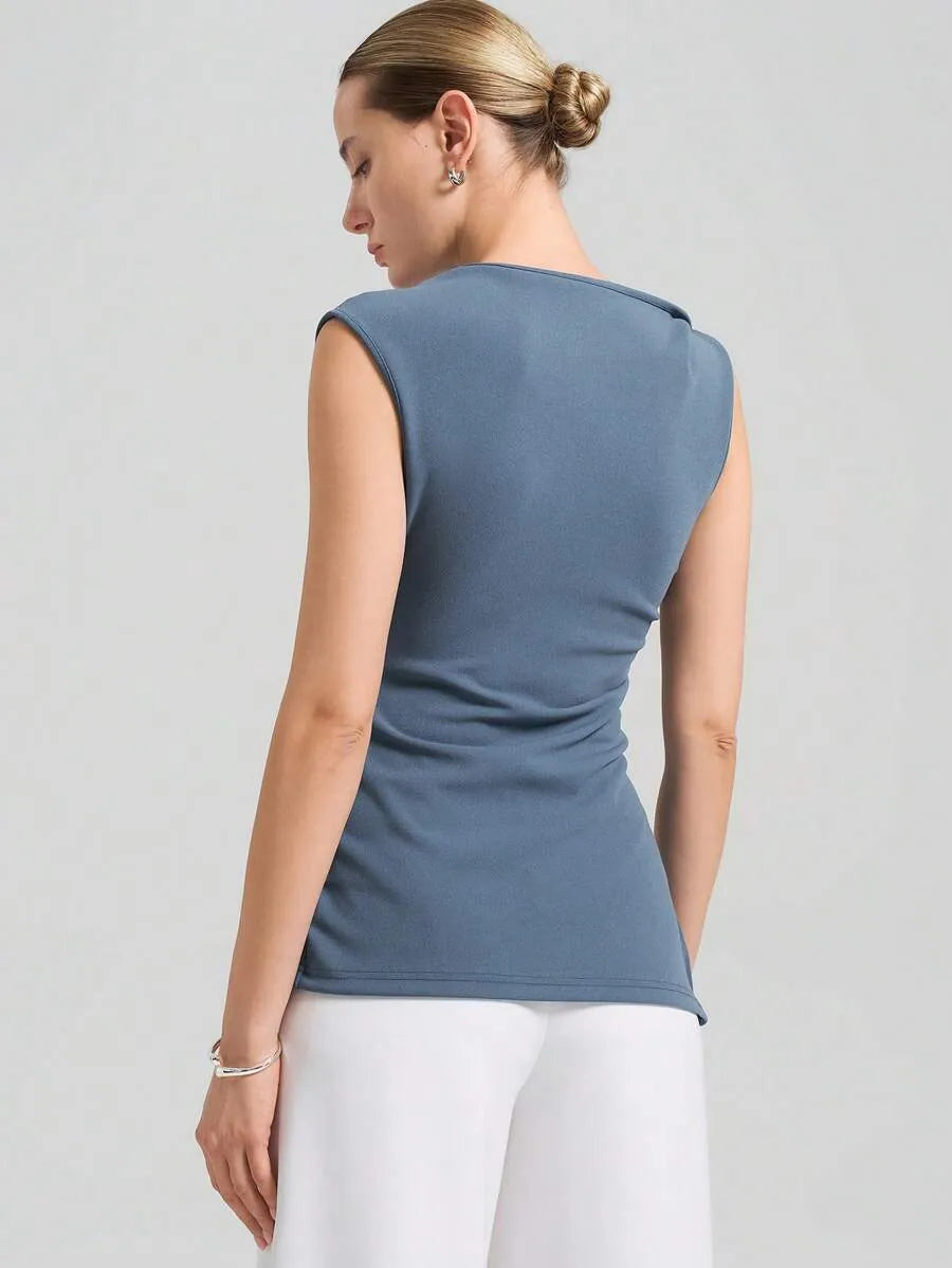 Camiseta elegante con hombros retorcidos para mujer