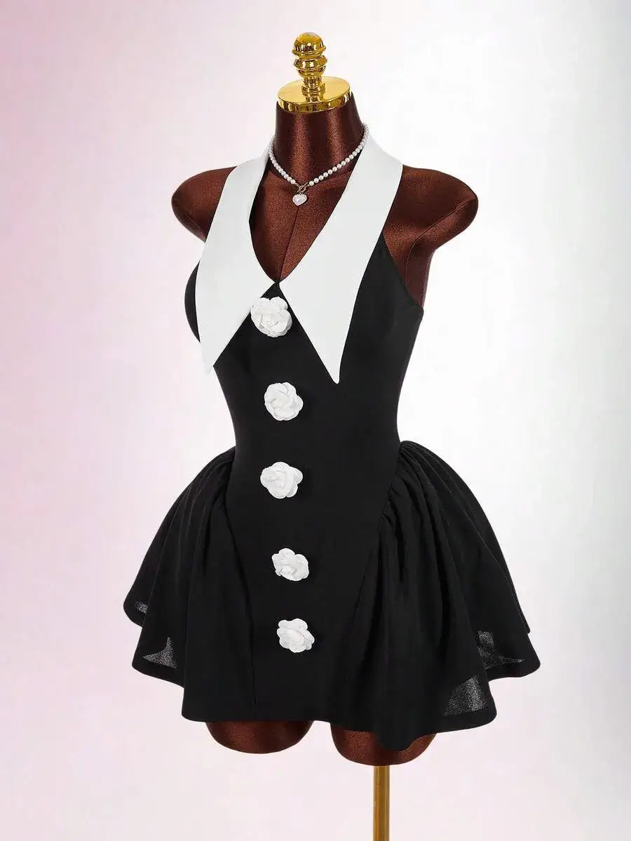 Vestido mini con cuello puntiagudo