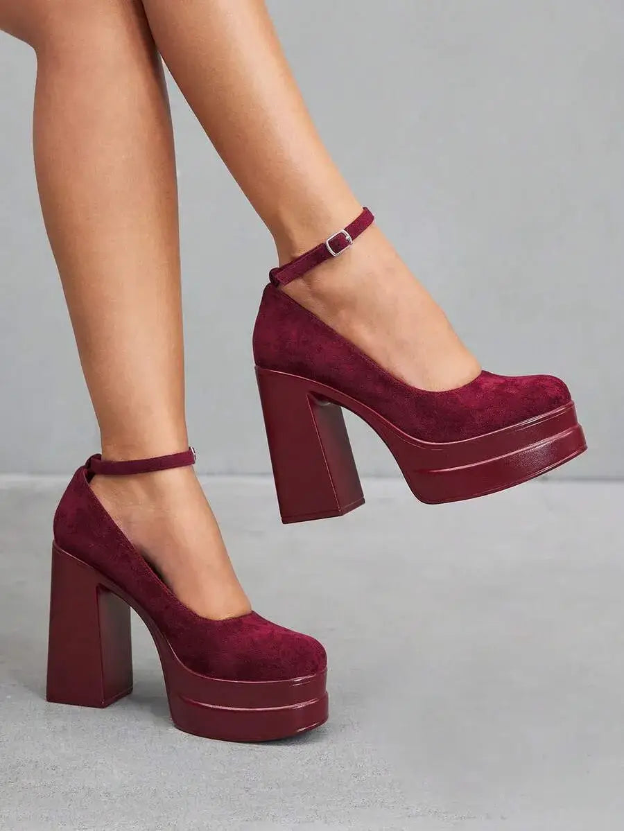 Zapatos de bloque alto de punta redonda vino