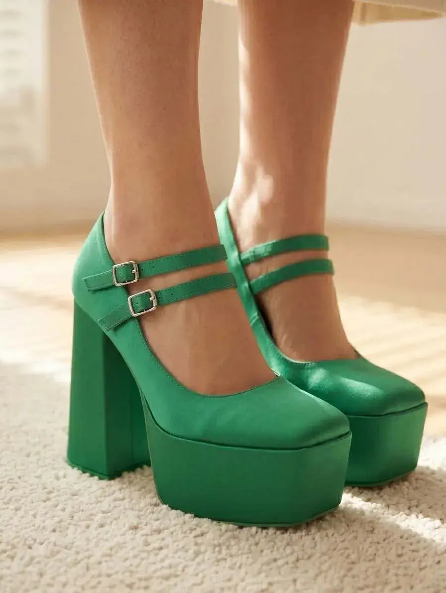 Tacones de plataforma con múltiples tiras de satén