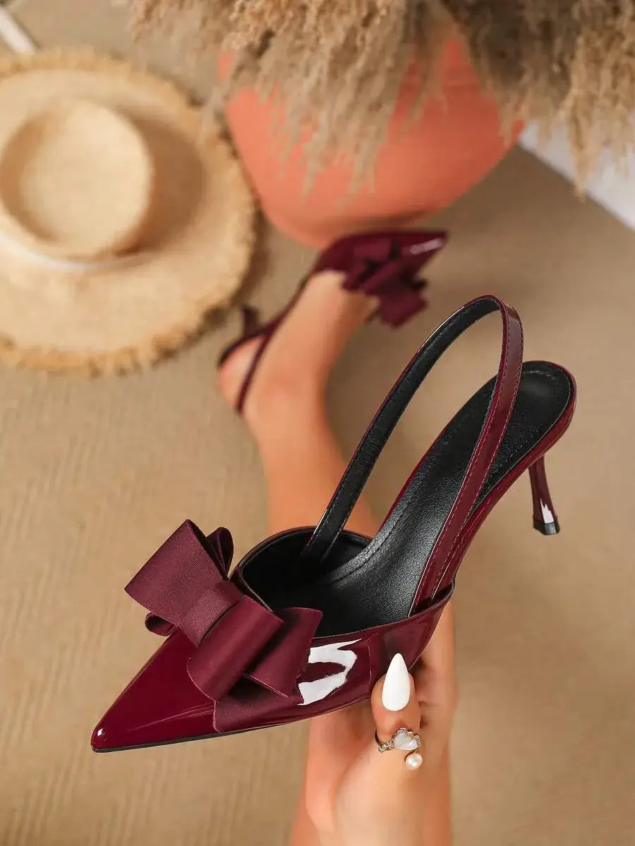 Zapatos de tacón alto con punta afilada