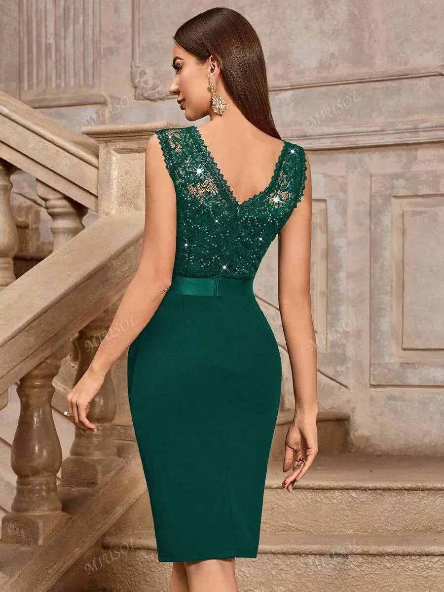 Vestido ajustado para cóctel de cuello redondo sin mangas