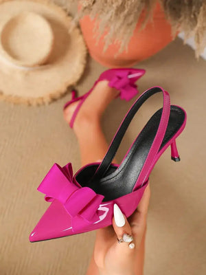 Zapatos de tacón alto con punta afilada