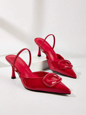 Tacones de aguja con hebilla