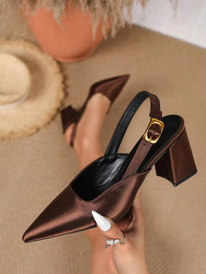 Zapatos de tacón alto de satén con punta