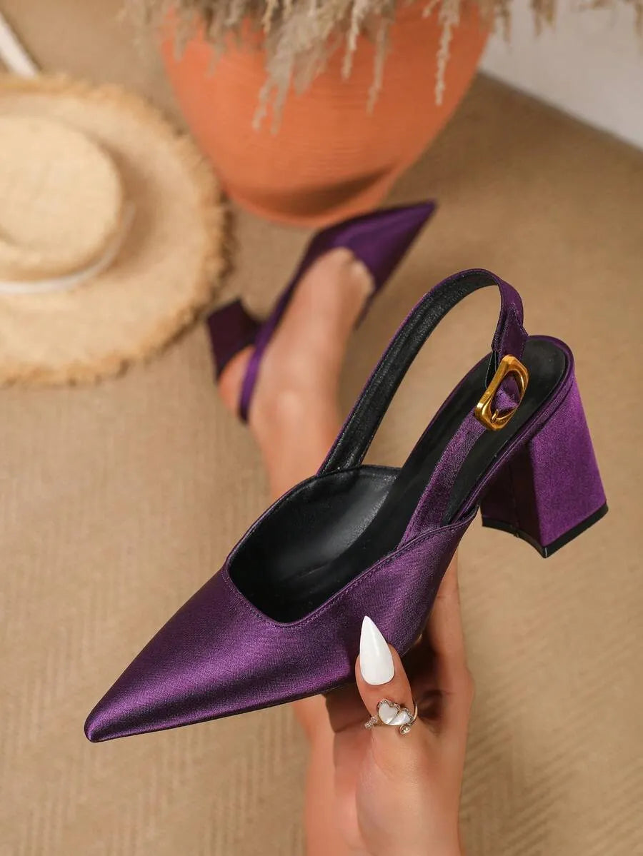 Zapatos de tacón alto de satén con punta