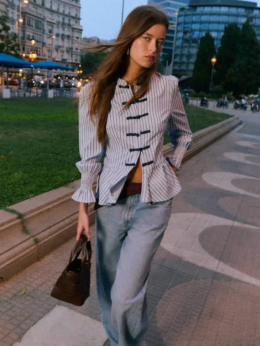 Blusa a rayas con elegante cuello mao
