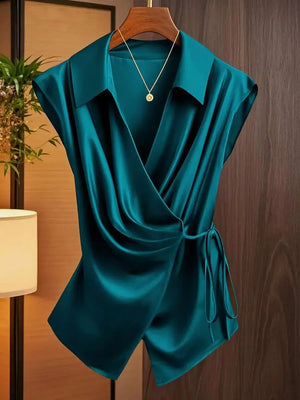 Blusa sin mangas con cuello, plisada y con lazo