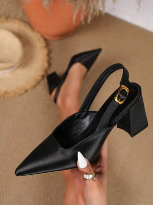 Zapatos de tacón alto de satén con punta