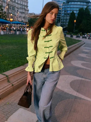 Blusa a rayas con elegante cuello mao
