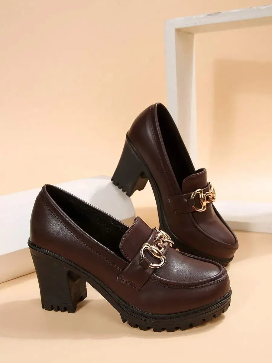 Mocasines de plataforma con decoración de cadena
