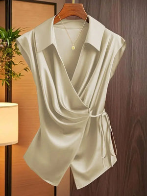 Blusa sin mangas con cuello, plisada y con lazo