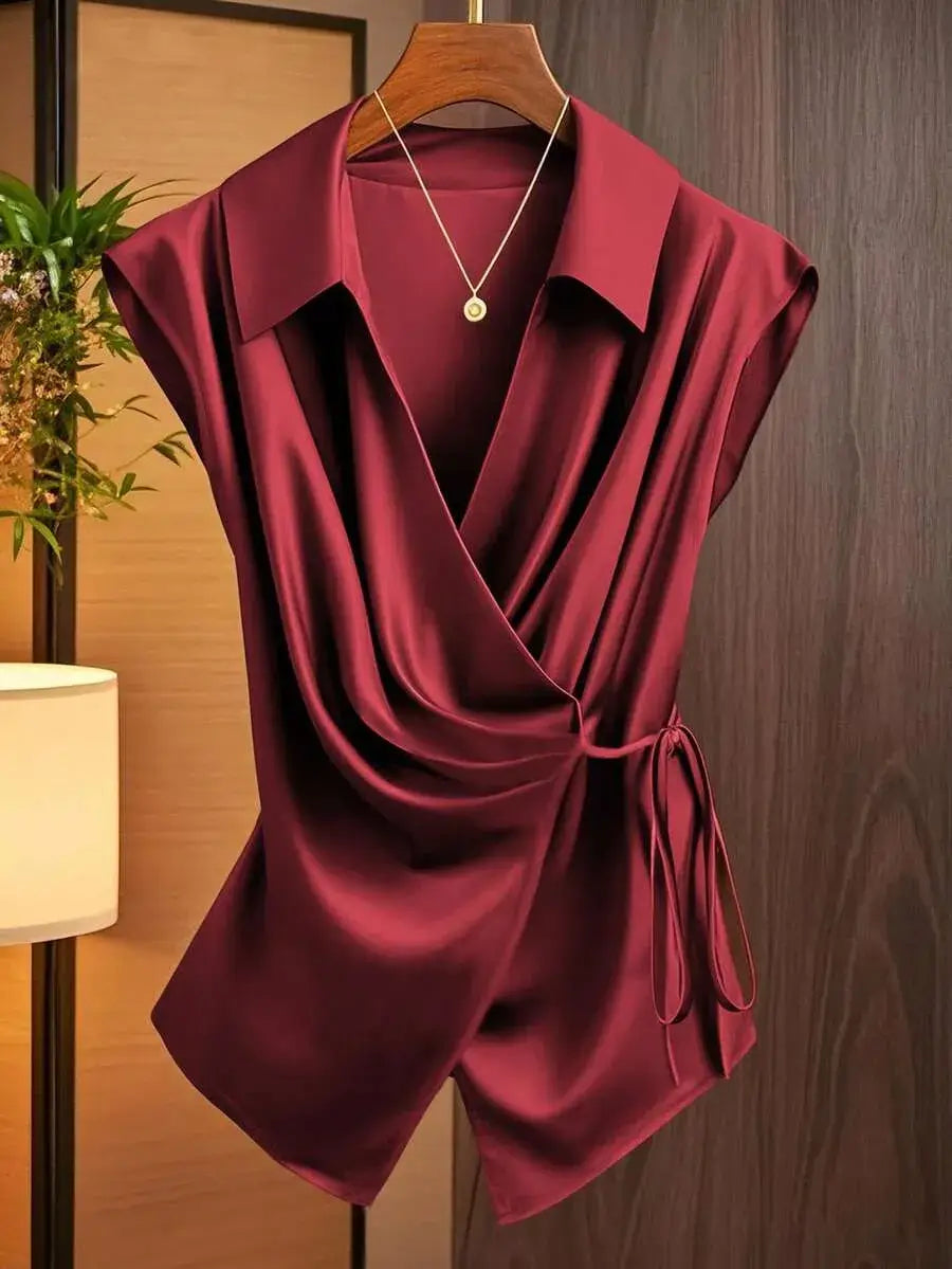 Blusa sin mangas con cuello, plisada y con lazo