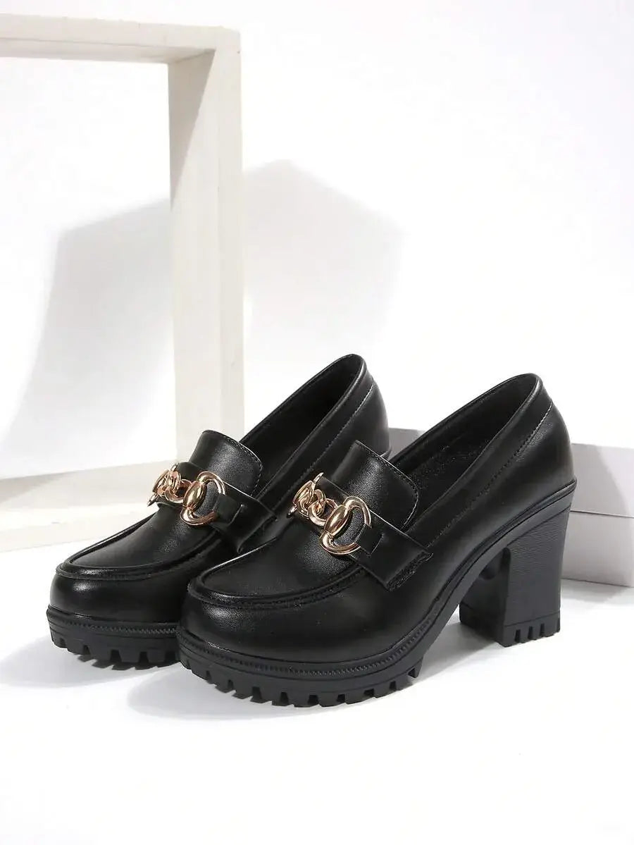 Mocasines de plataforma con decoración de cadena