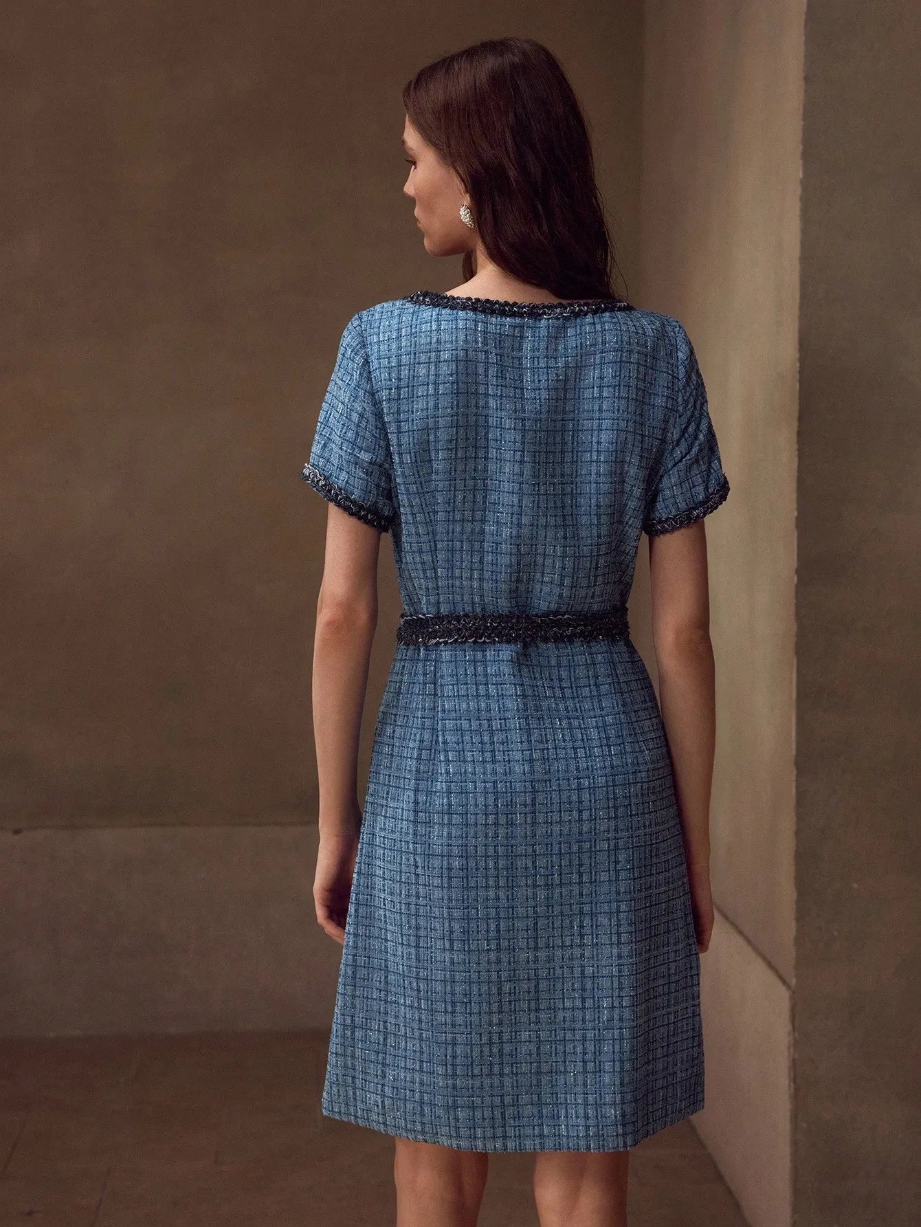VESTIDO CON BOTONES Y RIBETE