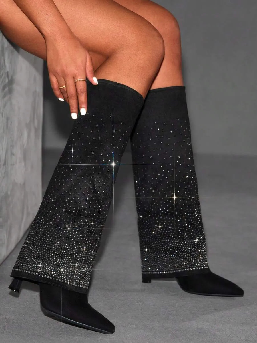 Botas altas de tacón de aguja con adornos de strass