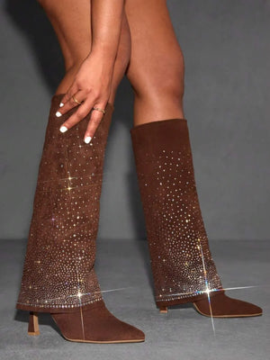 Botas altas de tacón de aguja con adornos de strass